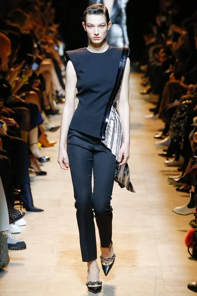 Look 28